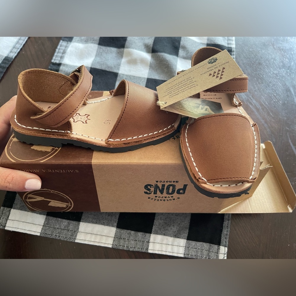 PONS FRAILERA STYLE BROWN AVARCA SANDALS